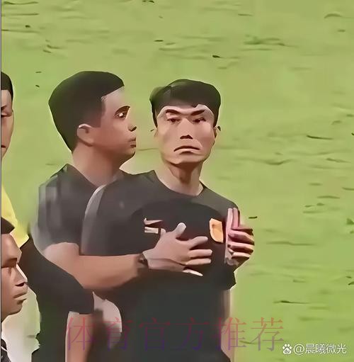 足球裁判徒步追强盗逼其弃逃 见义勇为受表扬